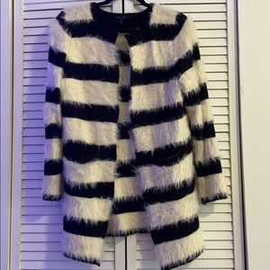 Cream/Black long sleeve open cardigan.